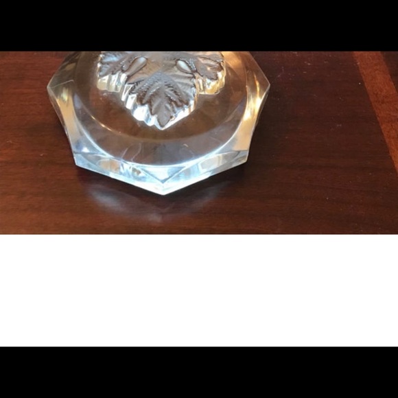Lalique Crystal Maple Leaf Heavy paper weight - Picture 5 of 5